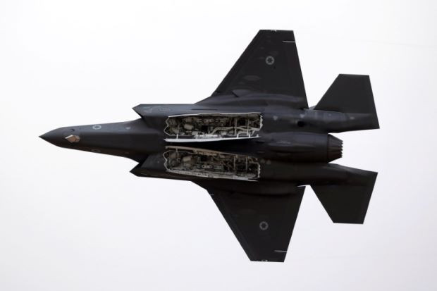 Vậy nên nỗ lực sở hữu S-400 của Syria để tác chiến chống lại F-35I của Israel dường như là một hành động quá sức, nhất là khi đối thủ của phòng không Syria lại không phải phiên bản F-35 thông thường mà là F-35I - một phiên bản do do Israel tự cải biên với hệ thống phần mềm riêng biệt, được cho là có khả năng áp chế và chống áp chế điện tử tốt hơn F-35 bản gốc. Nguồn ảnh: USAF.