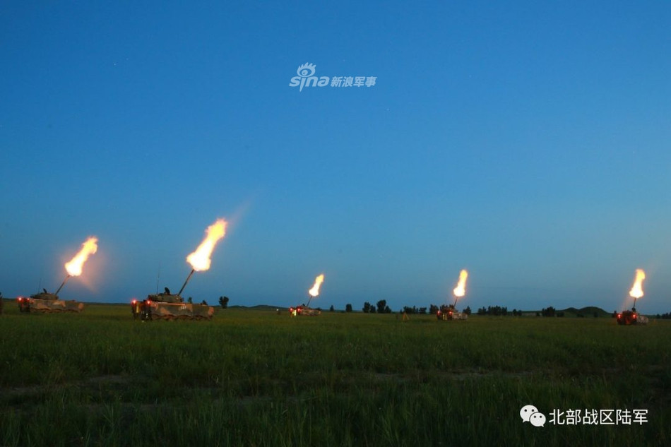 Hoả lực chính của PLZ-05A là khẩu pháo cối 120 mm với hệ thống nạp đạn bán tự động. Khẩu cối này không những có khả năng sử dụng như một khẩu pháo lựu mà còn có thể sử dụng như một khẩu pháo bắn thẳng. Nguồn ảnh: Sina.