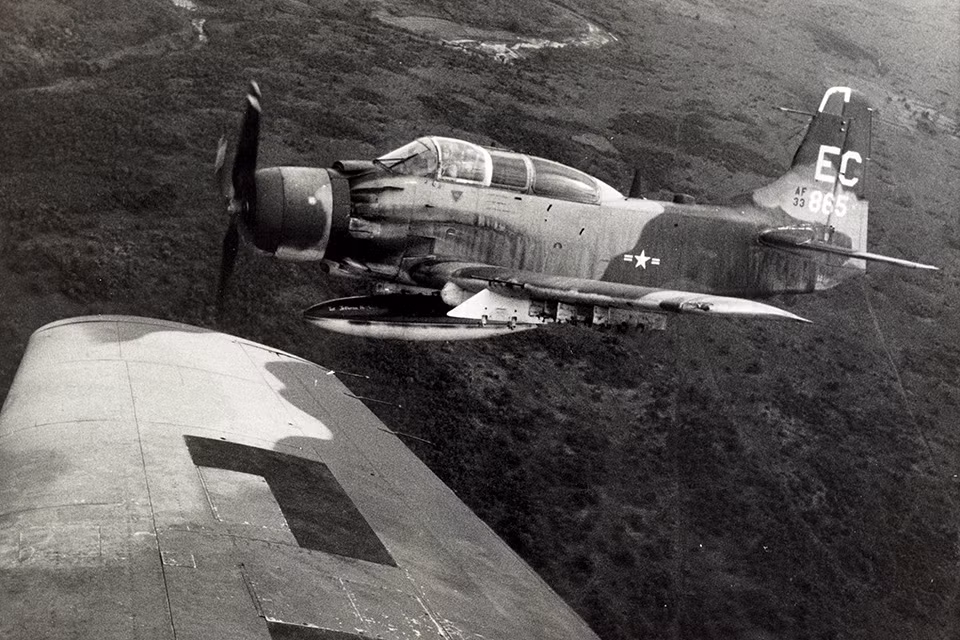 Đối thủ trên không của A-1D Skyraider – tất nhiên là trong trường hợp Không quân Việt Nam đánh xuống dưới vĩ tuyến 17 được Mỹ nhận định chỉ có thể là MiG-17 và MiG-21. Các loại phản lực cơ này có tốc độ tối thiểu rất lớn, yêu cầu vòng cua cực rộng mới có thể quay đầu được trên không. Khả năng cơ động của A-1D Skyraider ở tốc độ thấp hơn nhiều tốc độ tối thiểu của phản lực MiG cho phép nó có thể khéo léo tránh khỏi sự theo đuổi của các phản lực cơ do Liên Xô thiết kế.