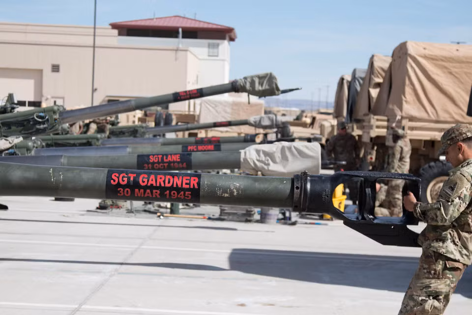 Những khẩu pháo siêu nhẹ M777 tại doanh trại Fort Bliss của Mỹ được đặt theo tên của những người lính Mỹ đã thiệt mạng trong cuộc chiến tại Afghanistan. Nguồn ảnh: BI.