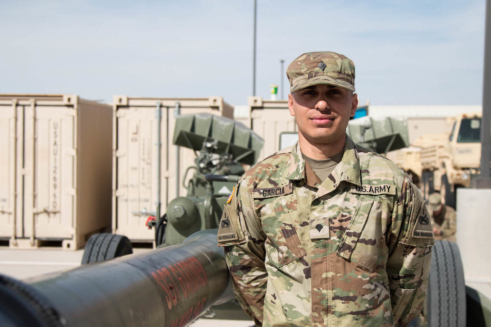 Trong một trận chiến, pháo lựu M777 có thể bắn tới vài trăm viên chỉ trong một ngày, cung cấp hỏa lực mang tính vùi dập đối phương. Nguồn ảnh: BI.