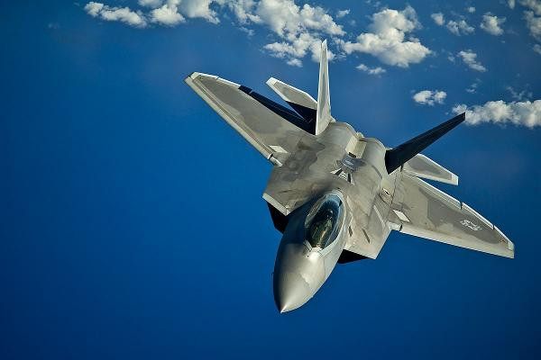 Bên cạnh một vài cái tên đã quá quen thuộc như F-22 Raptor, F-35 Lightning II, Sukhoi Su-57 hay Chengdu J-20; vẫn còn rất nhiều loại chiến đấu cơ thế hệ 5 khác đang được các quốc gia trên thế giới phát triển để phù hợp với xu thế chung của tác chiến không quân trong tương lai. Và điều đáng ngạc nhiên là ở châu Á có tới ít nhất 4 quốc gia có chương trình phát triển chiến đấu cơ thế hệ 5 riêng, trong khi đó ở châu Âu chỉ có một hoặc hai nước tỏ ra quan tâm. Nguồn ảnh: USAF.