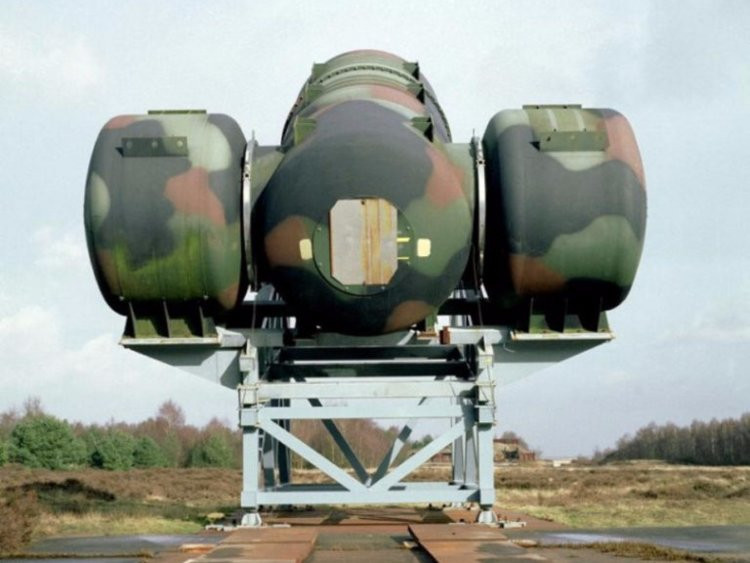 Khẩu pháo tự hành cũng sẽ không phải lắp dính vào ống giảm thanh như thông thường mà chỉ việc ghé nòng vào ống. Khi khai hoả, toàn bộ âm thanh phát ra từ nòng pháo sẽ được khuếch tán hướng sang hai bên thay vì dội thẳng theo đường bay của viên đạn. Nguồn ảnh: BI.