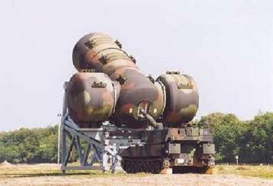 Hệ thống này có giá 100.000 USD và có thể sử dụng với mọi loại pháo bất kể cỡ nòng, bao gồm cả pháo lựu và pháo bắn thẳng. Tuy nhiên đây lại được đánh giá là một hệ thống kém cơ động, cồng kềnh và có phần vô dụng. Nguồn ảnh: BI.