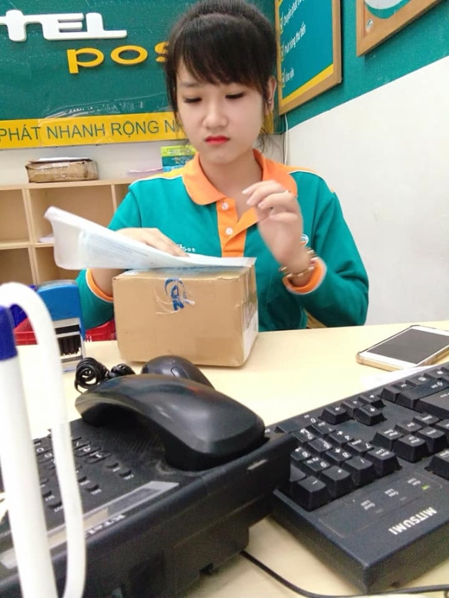 Nữ nhân viên Viettel khiến nhiều chàng trai mê mẩn và truy tìm danh tính.