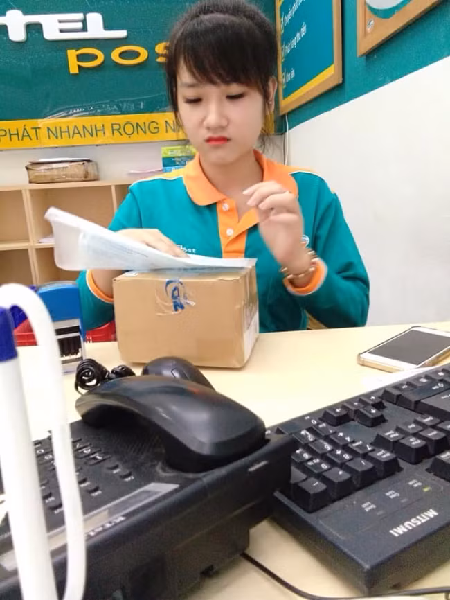 Nữ nhân viên Viettel khiến nhiều chàng trai mê mẩn và truy tìm danh tính.