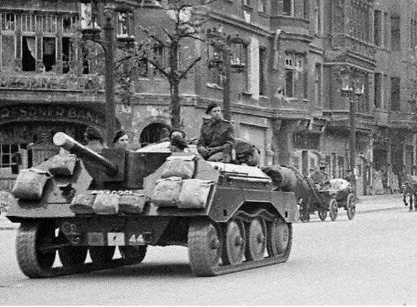 Alecto sử dụng khẩu pháo chính cỡ nòng 95mm nhưng điểm đặc biệt đó là nó có thiết kế giúp hỗ trợ tối đa cho việc thay đổi nòng pháo. Nghĩa là, Alecto có thể được thay thế nòng pháo và biến thành pháo tự hành chống tăng khi cần. Nguồn ảnh: Warhistory.