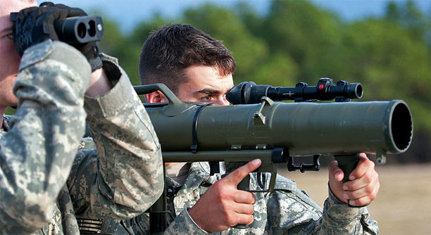 Đạn chống tăng Carl Gustav có sơ tốc đầu nòng 230 - 255 m/s, tầm bắn hiệu quả 170 - 1.000 m (tùy thuộc loại đạn sử dụng cũng như mục tiêu), tuổi thọ ống phóng đạt 100 phát bắn. Nguồn ảnh: Flickr.