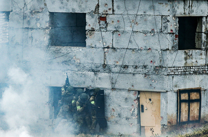 Các bài huấn luyện chống khủng bố của lực lượng Đặc nhiệm Nhà tù Liên Bang Nga được xây dựng dựa trên những sự kiện có thật. Nguồn ảnh: TASS.