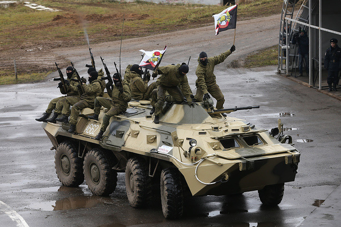  Lực lượng đặc nhiệm mang tên Vityaz với những trang thiết bị và khí tài hạng nặng. Các lực lượng đặc nhiệm tên tuổi của Nga thậm chí còn có cả cờ riêng. Nguồn ảnh: TASS.