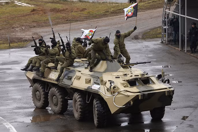  Lực lượng đặc nhiệm mang tên Vityaz với những trang thiết bị và khí tài hạng nặng. Các lực lượng đặc nhiệm tên tuổi của Nga thậm chí còn có cả cờ riêng. Nguồn ảnh: TASS.