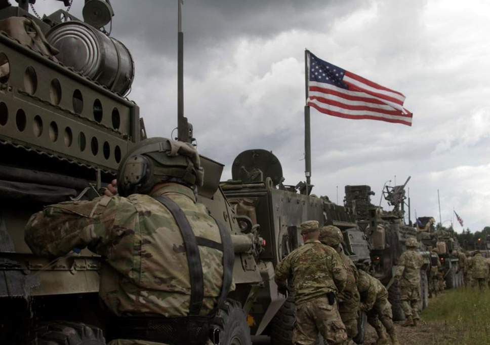 Các nước NATO dưới sự dẫn đầu của Mỹ đã nhấn mạnh vào khả năng cơ động và kho vận (logistic) của mình kể từ sau khi Crimea được trả về cho Nga vào năm 2014. Phía NATO khẳng định, nếu một Crimea thứ hai xảy ra trong tương lai, khả năng cơ động của NATO sẽ giúp lực lượng này gây khó khăn ít nhiều cho Nga. Nguồn ảnh: BI.