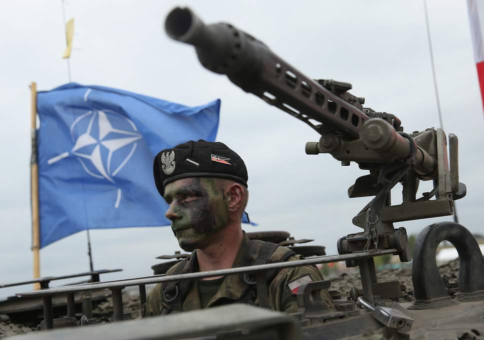 Theo truyền thông Na Uy, hiện tại 50 doanh trại dã chiến cỡ lớn cùng 3500 giường ngủ đã được dựng lên để phục vụ cho cuộc tập trận Trident Juncture khổng lồ này. Ước tính 1,8 triệu khẩu phần ăn sẽ được sử dụng cùng với 4,6 triệu chai nước uống và 650 tấn quân phục sẽ cần phải được giặt giũ trong suốt thời gian diễn ra tập trận - tất cả trách nhiệm hậu cần này đều do Na Uy thực hiện. Nguồn ảnh: Lord.