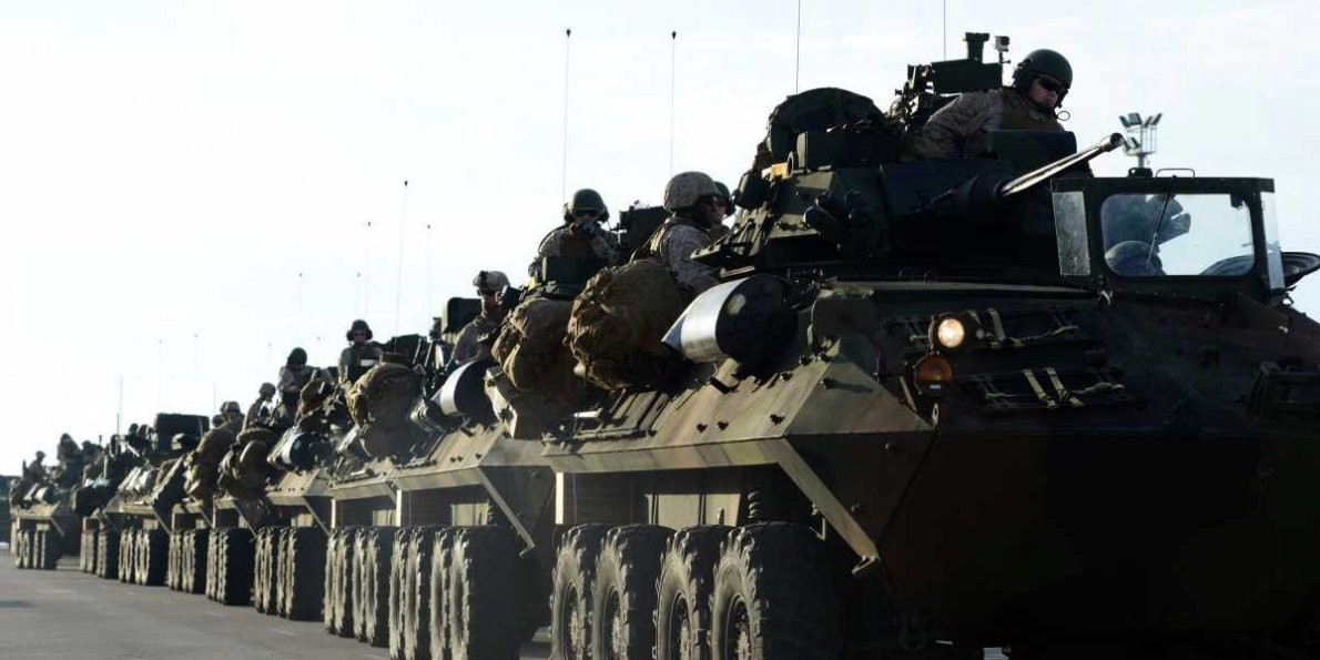 Ước tính, khoảng 70 thiết giáp các loại của Anh đang trên đường hành quân vượt khoảng 3000 km đường bộ từ Hà Lan, qua Đức, Đan Mạch và Thuỵ Điển để có mặt tại Na Uy cho cuộc tập trận sắp tới. Nguồn ảnh: Pinterest.