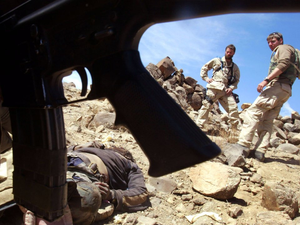 Năm 2002, Mỹ tung ra chiến dịch quân sự mang tên Anaconda, quét 800 quân Taliban. Cùng thời gian này, Mỹ và quốc tế đã ngồi vào bàn đàm phán để tìm cách xây dựng lại Afghanistan sau một năm chiến tranh tàn phá. Nguồn ảnh: BI.