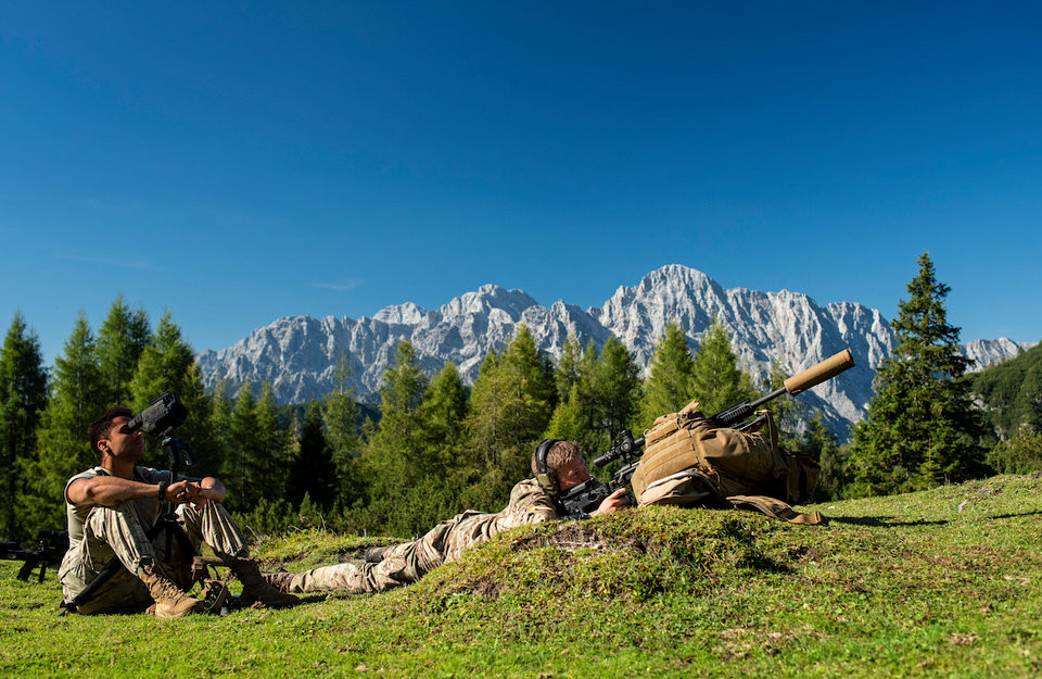 Kỹ năng bắn tỉa được thực hiện trong cuộc huấn luyện này bao gồm chủ yếu là kỹ năng bắn góc cao (high angle shooting) - một kỹ năng mà ở đó xạ thủ phải thực hiện cú bắn tiêu diệt mục tiêu ở khoảng cách trên 300 mét và góc bắn lớn hơn 15 độ. Nguồn ảnh: BI.