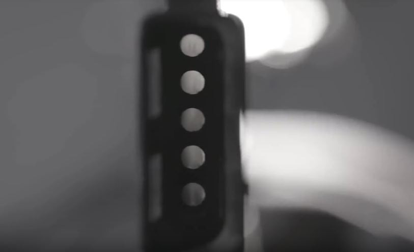 Chưa rõ khả năng sạc điện và bắn của L5 tốt tới đâu, tuy nhiên một khẩu súng có hơi hướng của súng tiến công nhưng lại cần phải... sạc pin mới có thể dùng được cũng đã khiến nhiều người cho rằng nó không phù hợp với lối tác chiến hiện tại. Nguồn ảnh: FDM.