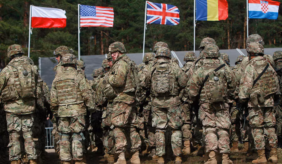 Cuối cùng, kể từ khi khối hiệp ước quân sự Vác-xa-va tan rã cùng Liên Xô, Mỹ vẫn giữ lại một thứ vũ khí cực kỳ nguy hiểm với Moscow đó chính là NATO. Không còn khối Vác-xa-va, NATO đã trở thành liên minh quân sự vô địch thế giới.. Nguồn ảnh: Nationalist.