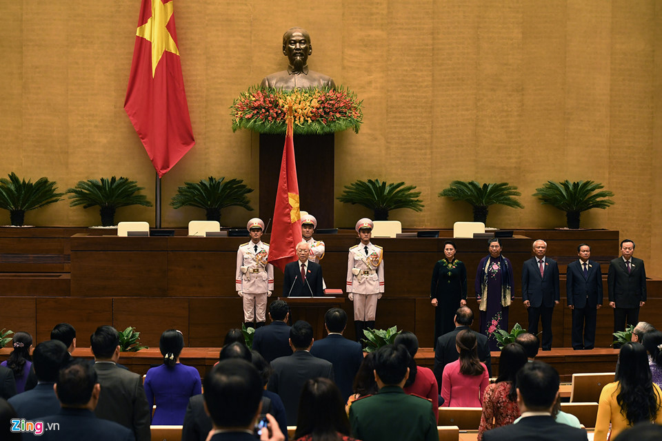 Với việc đắc cử chức danh Chủ tịch nước, ông Nguyễn Phú Trọng trở thành vị lãnh đạo trải qua 3 chức danh chủ chốt, gồm Chủ tịch Quốc hội (từ 6/2016 đến 7/2011), Tổng bí thư (từ 1/2011), Chủ tịch nước (từ 23/10/2018).