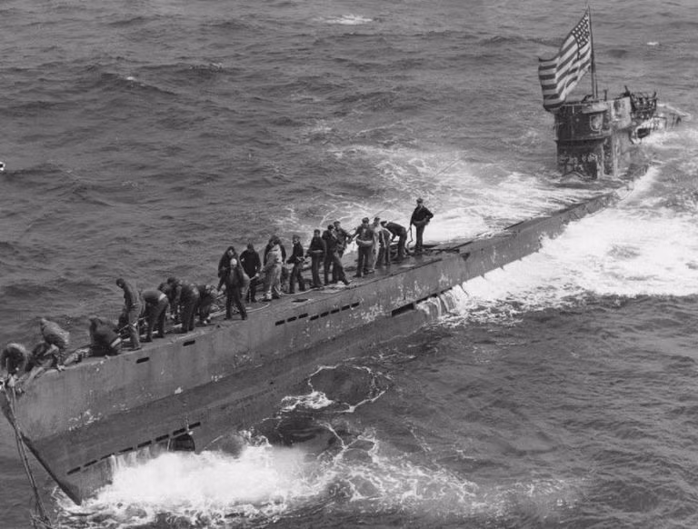 Nhờ các chiến công của mình, lực lượng tàu ngầm Mỹ được coi là vũ khí thành công nhất Mỹ từng sử dụng trong cuộc chiến tranh này. Tuy nhiên do các cuộc chiến giữa tàu ngầm và tàu vận tải hoặc Hải quân đối phương quá... nhàm chán nên chiến công của họ ít được báo chí nhắc tới và không được coi là một "tượng đài chiến tranh" như các chiến công khác của Hải quân, không quân và Thuỷ quân Lục chiến Mỹ. Nguồn ảnh: Archive.