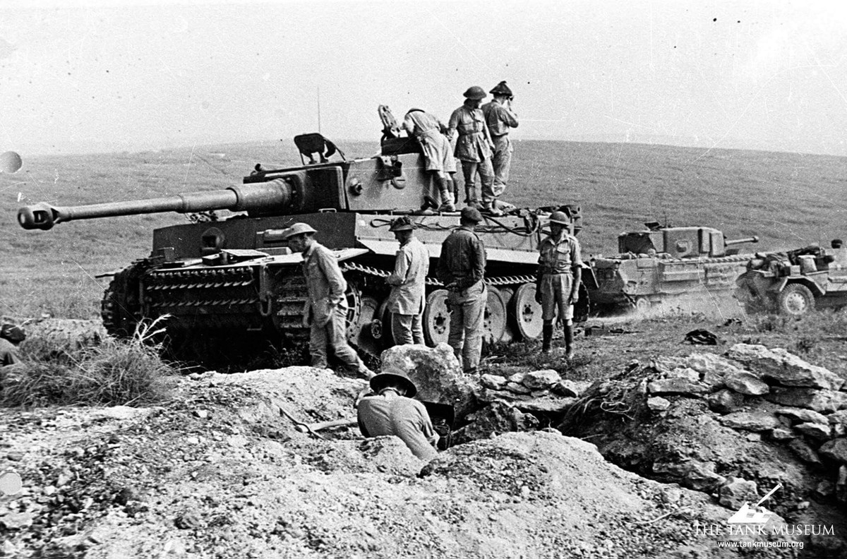 Thậm chí cả xe tăng hạng nặng Tiger cũng không thể thoát khỏi số phận bị huỷ diệt bởi lực lượng Không quân Đồng minh. Nguồn ảnh: WW2live.