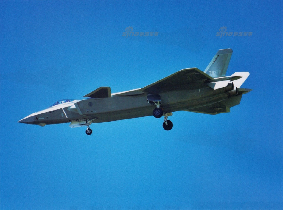 Nhiều thông tin cho rằng Trung Quốc đã chế tạo lớp vỏ của J-20 dựa trên vỏ của chiếc F-117 của Mỹ bị bắn rơi ở Nam Tư. Nếu thông tin trên là đúng thì chắc chắn không thể coi J-20 là chiến đấu cơ thế hệ 5 được. Nguồn ảnh: Sina.