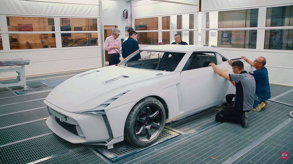 Nissan GT-R50 được làm thủ công bởi những người thợ lão luyện nhất của Italdesign ngay tại trụ sở của hãng ở Turin (Italy). Italdesign là hãng thiết kế xe nổi tiếng hàng đầu thế giới với lịch sử lâu đời. Năm ngoái, Italdesign là một trong bốn studio thiết kế xe concept cho VinFast nhưng bản mẫu của hãng này không được lựa chọn để sản xuất.