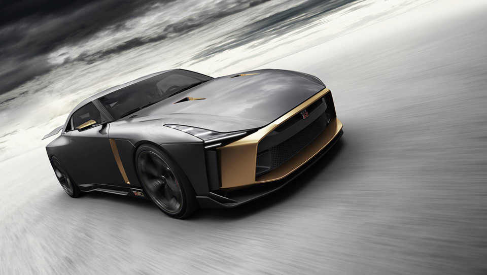 Được giới thiệu lần đầu vào tháng 6 năm nay, Nissan GT-R50 By Italdesign được xem là sự kết hợp hoàn hảo giữa hãng xe Nhật và hãng thiết kế có trụ sở tại Turin (Italy). Điều đặc biệt là chỉ có 50 chiếc GT-R50 được sản xuất và tất cả đều được làm thủ công.