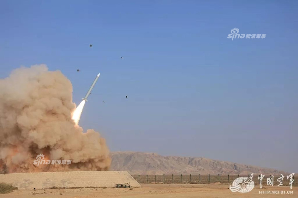 Đây được coi lfa trang bị vũ khí thế hệ mới nhất của lực lượng tên lửa đất đối không Trung Quốc. Nguồn ảnh: Sina.