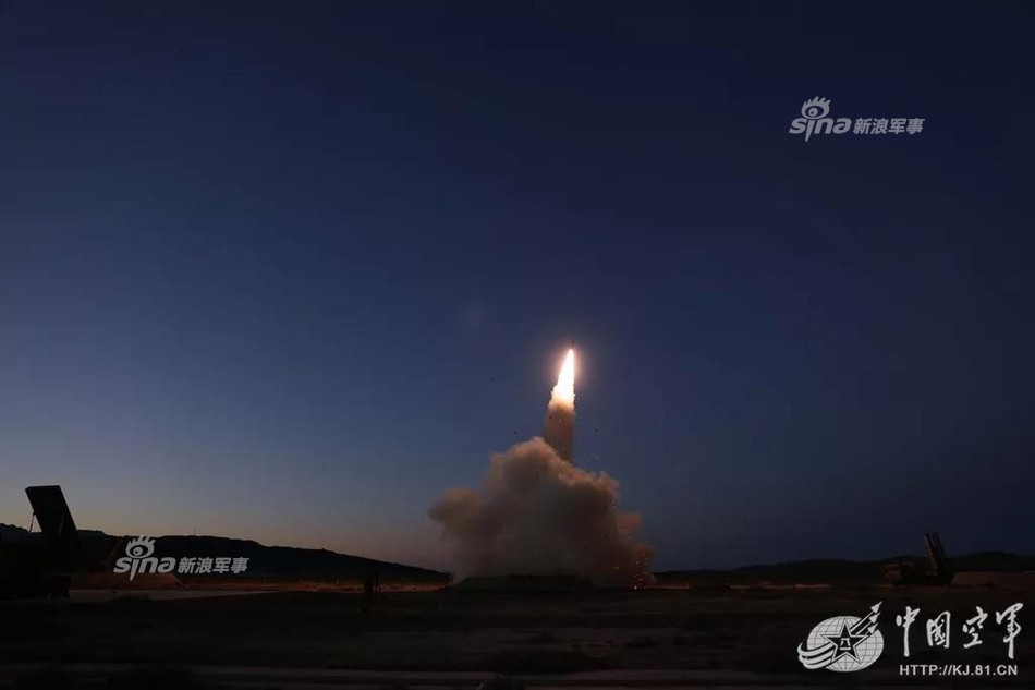 Hôm 15/10 vừa rồi, giữa lúc căng thẳng giữa Mỹ và Trung Quốc gia tăng, Bắc Kinh đã "vô tình hoặc cố ý" cung cấp toàn bộ các thông tin cùng thông số kỹ thuật của tên lửa HQ-22 hay còn được gọi là Hồng Kỳ 22 cho công chúng. Nguồn ảnh: Sina.