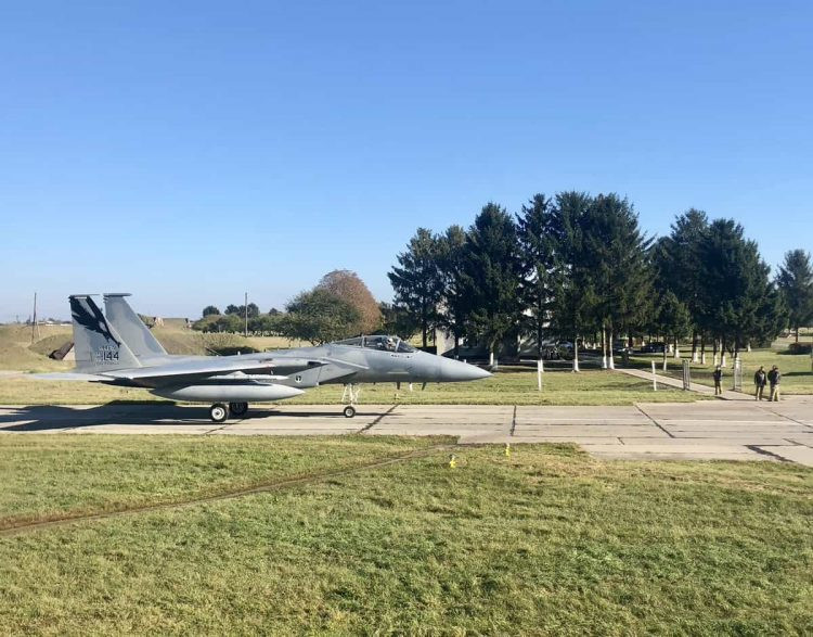 F-15C là một trong những phiên bản nâng cấp của dòng chiến đấu cơ F-15 Eagle, được tăng cường thêm khả năng tấn công đêm và tác chiến trong mọi điều kiện thời tiết. Nguồn ảnh: Defence.