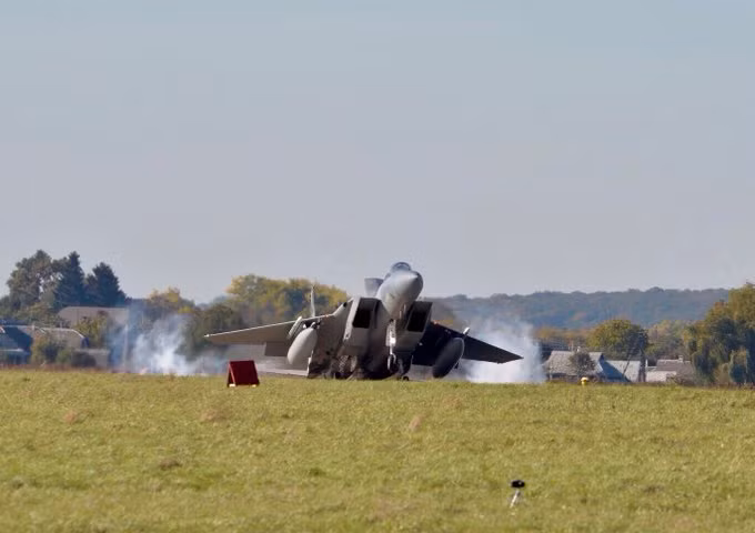 Khác với nhiều phiên bản F-15 khác, F-15C chỉ có duy nhất một ghế ngồi và được điều khiển chỉ bởi một phi công. Trong thời gian từ năm 1979 tới năm 1985, đã có tổng cộng 483 chiếc F-15C được Mỹ chế tạo. Nguồn ảnh: Defence.