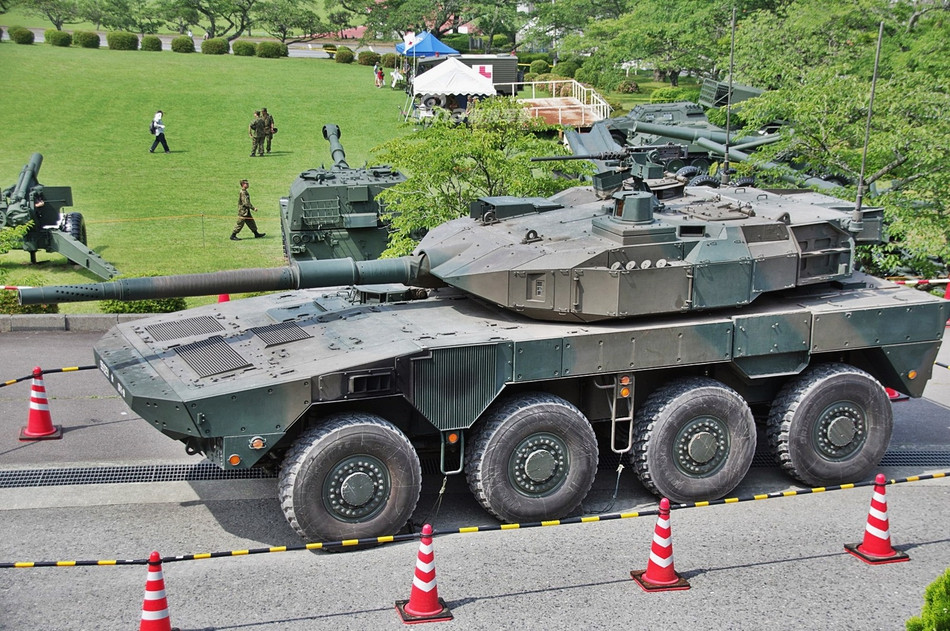 Về thiết kế, pháo tự hành Type 16 có nhiều điểm tương đồng với Rooikat của Nam Phi hay B1 Centauro của Italia. Tuy nhiên bên trong Type 16 được cho là có thiết kế tương đồng với xe thiết giáp chở quân Stryker của Mỹ. Nguồn ảnh: Sina.