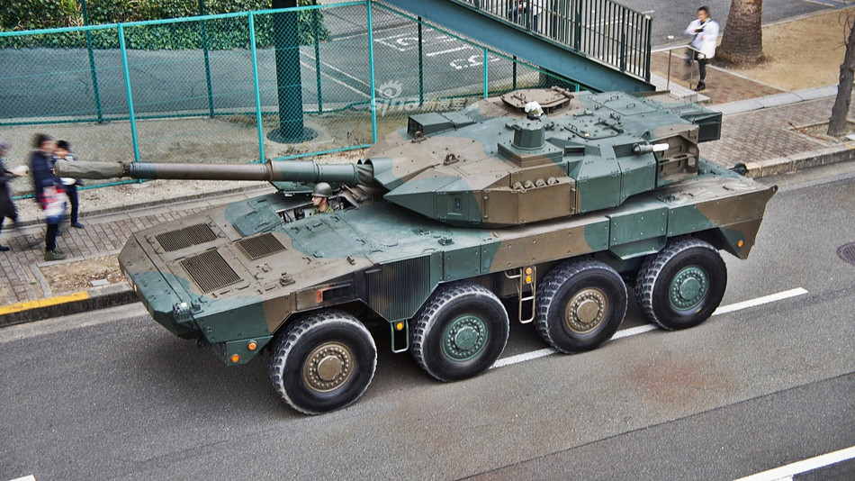 Năm 2009, nguyên mẫu đầu tiên được ra đời và quá trình thử nghiệm kéo dài tới tận năm 2014 với tổng cộng 4 nguyên mẫu. Tổng cộng dự án này tốn khoảng 183 triệu USD và trung bình, giá thành của mỗi chiếc Type 16 vào khoảng 6,6 triệu USD. Nguồn ảnh: Sina.