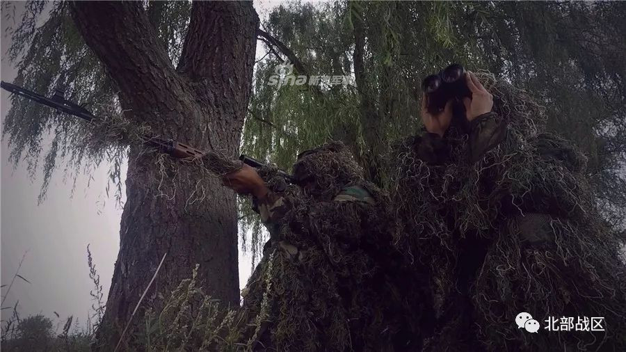 Súng bắn tỉa Dragunov chính thức được sử dụng trong quân đội Liên Xô từ năm 1963. Trải qua hơn nửa thế kỷ, đã có rất nhiều quân đội các nước trên thế giới sử dụng khẩu súng bắn tỉa này trong biên chế của mình, bao gồm cả Việt Nam, Lào, Trung Quốc,... Nguồn ảnh: Sina.