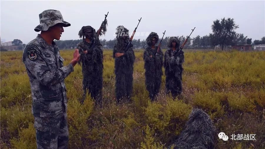 Hiện tại, Quân đội Nhân dân Việt Nam cũng đang sử dụng khẩu súng bắn tỉa Dragunov này trong biên chế quân đội và phía Việt Nam đã được Liên Xô trước đây cấp phép, cho phép chúng ta tự sản xuất khẩu súng này trong nước một cách hợp pháp. Nguồn ảnh: Sina.