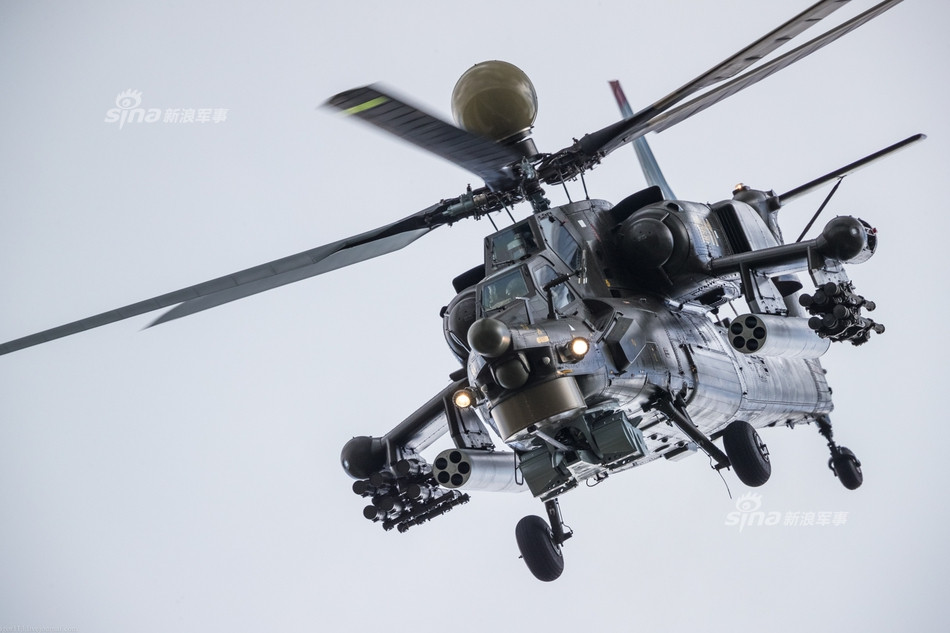 Sau khi bỏ đi khả năng chở quân, tính năng cơ động trên không và tốc độ tối đa của trực thăng tấn công Mi-28 đã được cải thiện rõ rệt, đặc biệt là khả năng cơ động ở độ cao thấp - một tính năng được coi là quan trọng bậc nhất trong việc tấn công các mục tiêu mặt đất. Nguồn ảnh: Sina.