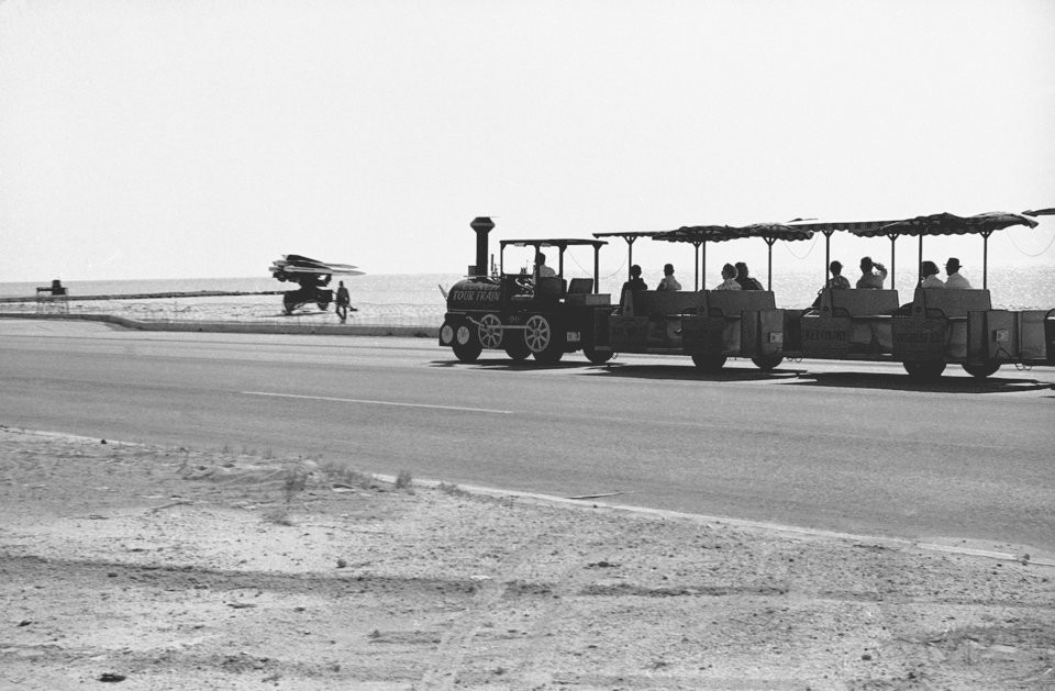 Mọi hoạt động ở thành phố này vẫn diễn ra bình thường, chỉ khác là không khí chiến tranh dường như đang tới rất gần. Nguồn ảnh: BI.