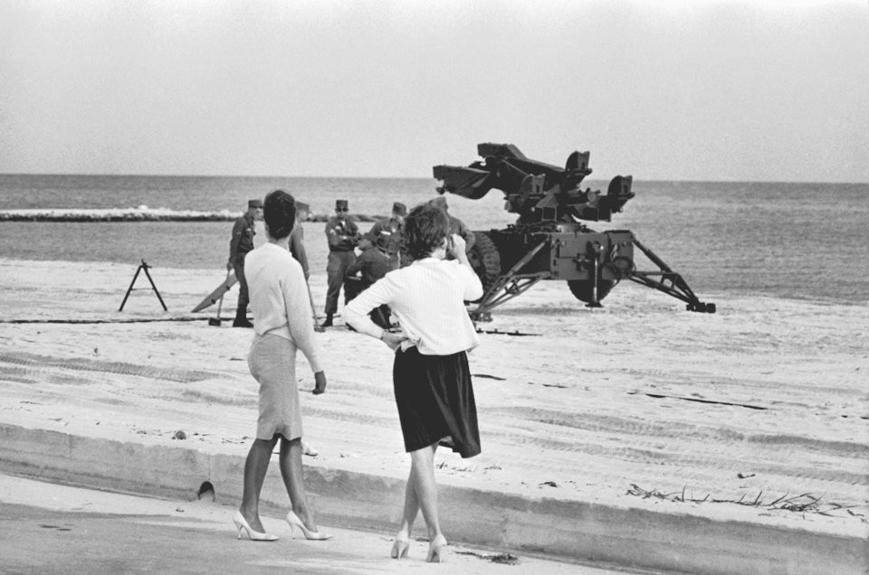 Tới cuối tháng 10/1962, Quân đội Mỹ triển khai hàng loạt các hệ thống tên lửa phòng không tầm ngắn MIM-23 Hawk dọc bờ biển Florida - tiểu bang gần nhất với Cuba nhất để đề phòng việc bị Liên Xô tấn công tên lửa phủ đầu. Nguồn ảnh: BI.