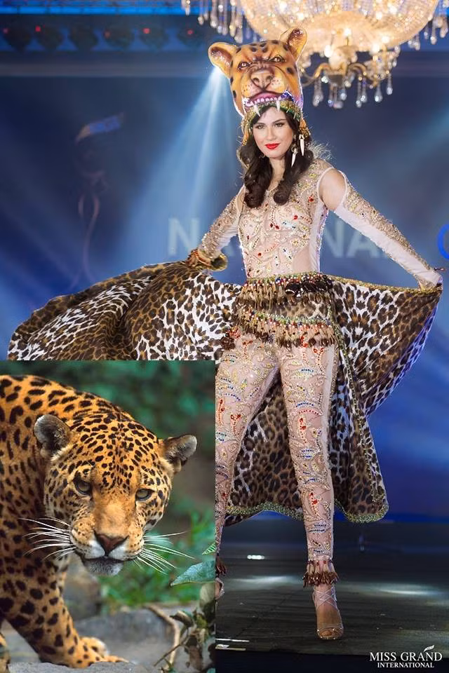 Dàn quốc phục "dị" có ý nghĩa, áo dài VN của Phương Nga cũng vậy - Hình 9 Dan quoc phuc