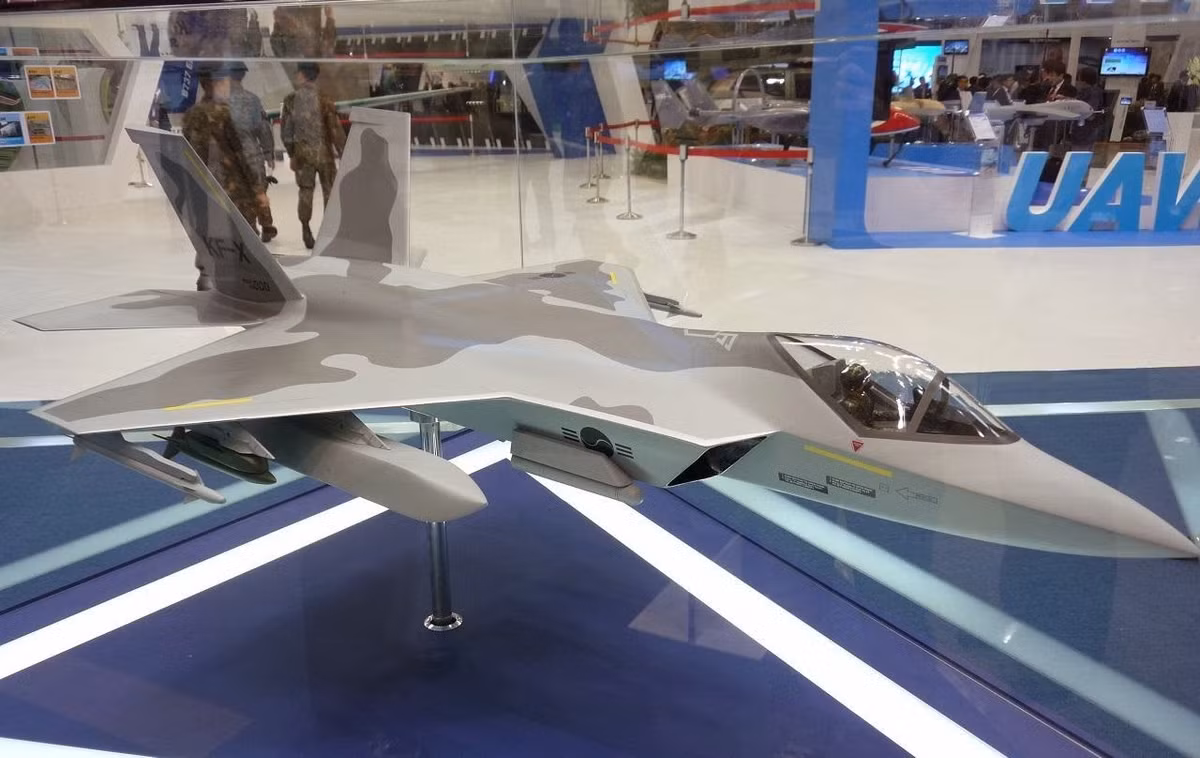 Thậm chí Hàn Quốc cũng không đứng ngoài cuộc chơi với sự có mặt của chương trình KAI KF-X. Đây là chương trình nghiên cứu chiến đấu cơ thế hệ thứ năm của Hàn Quốc kết hợp với Indonesia phát triển. Nguồn ảnh: Jetline.