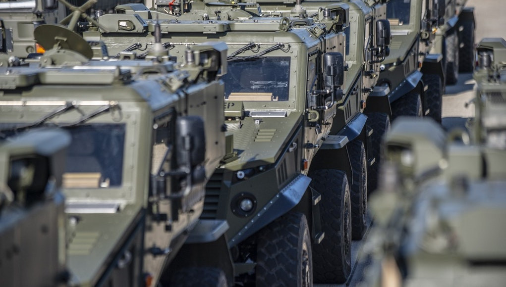 Theo thông cáo báo chí được Mỹ đưa ra, vụ tai nạn xảy ra với chiếc xe boc thép thứ tư trong đội hình hành quân di chuyển tốc độ cao. Chiếc thiết giáp thứ tư này đã bẻ lái gấp và bắn ra lề đường khi nó cố tránh ba chiếc phía trên vừa phanh gấp và đâm vào nhau. Nguồn ảnh: Conq.