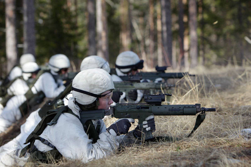 Tuỳ từng phiên bản, AK 5 sẽ có kích thước dài từ 667 mm cho tới 1010 mm. Trọng lượng của súng cũng thay đổi từ 3,9kg ở bản nhỏ nhất là Ak 5C lên tới 5,4 kg ở phiên bản Ak 5B. Nguồn ảnh: Guns.