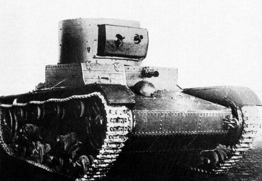 Đây là loại xe tăng điều khiển từ xa bằng sóng vô tuyến - nghĩa là không cần dây truyền tín hiệu - hiện đại hơn nhiều so với một vài loại thiết bị điều khiển từ xa đánh bom liều chết sau này được Đức sử dụng. Nguồn ảnh: Estranky