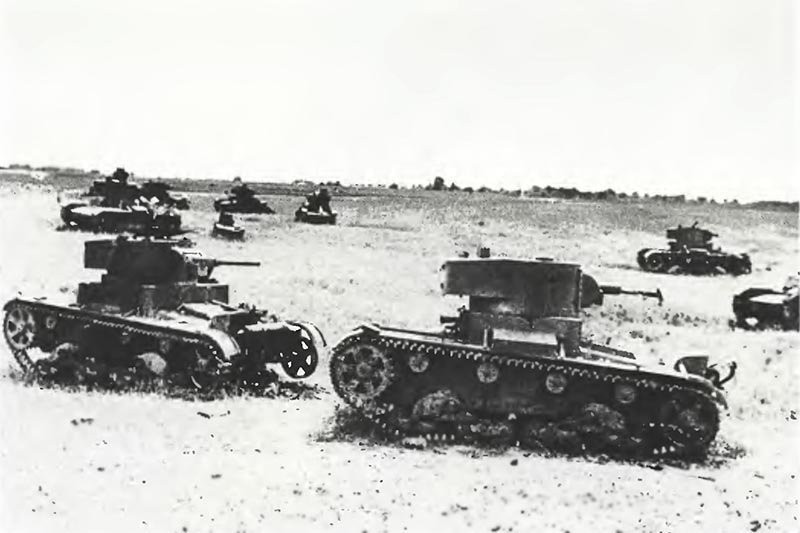 Thậm chí, các loại xe tăng điều khiển từ xa này còn đã được tham gia Chiến tranh Mùa đông. Tới Chiến tranh Thế giới thứ hai, có ít nhất hai chiếc từng tham chiến nhưng đều bị tiêu diệt trên chiến trường. Nguồn ảnh: Estranky