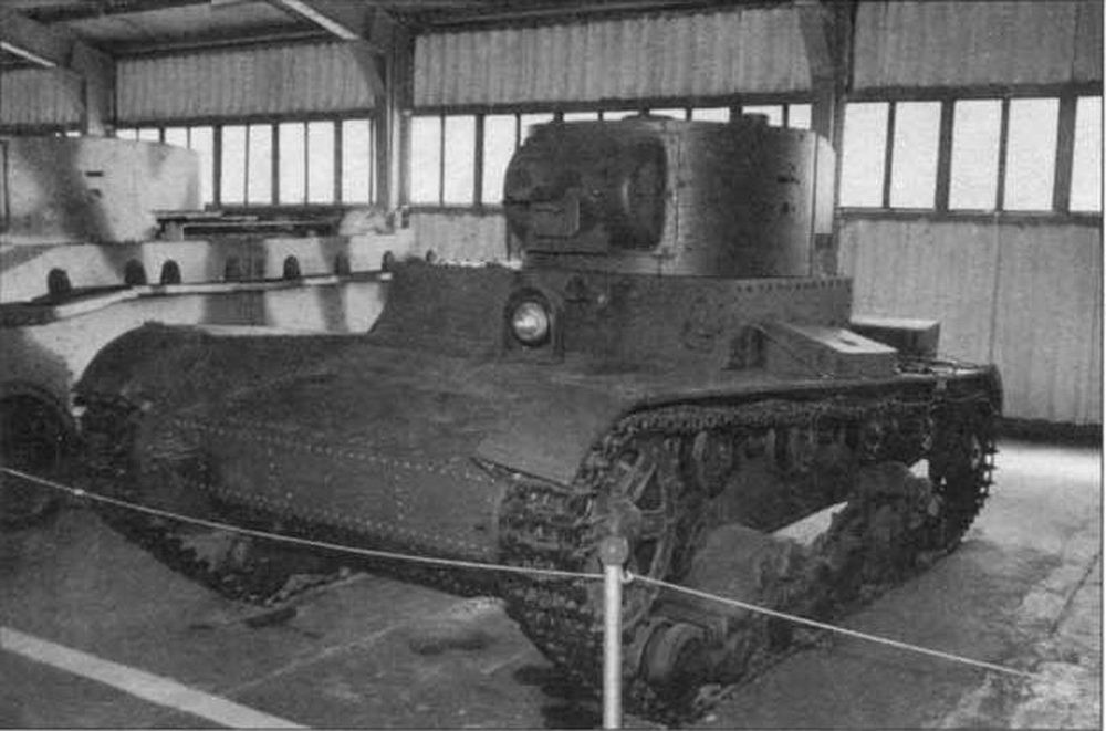 Chiến thuật sử dụng xe tăng điều khiển từ xa của Liên Xô cũng rất đơn giản, đó là sử dụng trên những cánh đồng thảo nguyên rộng lớn - đảm bảo sóng radio có thể truyền đi xa nhất, giúp kíp điều khiển ở vị trí an toàn. Các xe tăng điều khiển từ xa sẽ không tham chiến độc lập mà tham chiến cùng đội hình xe tăng thông thường. Nguồn ảnh: Estranky