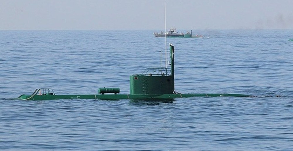 Tàu ngầm lớp Ghadir được trang bị 2 ống phóng ngư lôi cỡ 533 mm. Tuy nhiên không rõ loại tàu này có thể mang theo tối đa bao nhiêu ngư lôi dự trữ. Nhiều chuyên gia cũng khẳng định loại tàu ngầm này có khả năng triển khai người nhái, thuỷ lôi cũng như tên lửa. Nguồn ảnh: Pinterest.