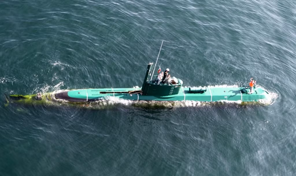 Tàu ngầm lớp Ghadir thực chất là lớp tàu ngầm mini được Iran thiết kế dựa trên cơ sở là tàu ngầm lớp Yono của Triều Tiên - cũng là một loại tàu ngầm mini được Triều Tiên thiết kế để hoạt động trong vùng nước nông. Nguồn ảnh: Machenic.