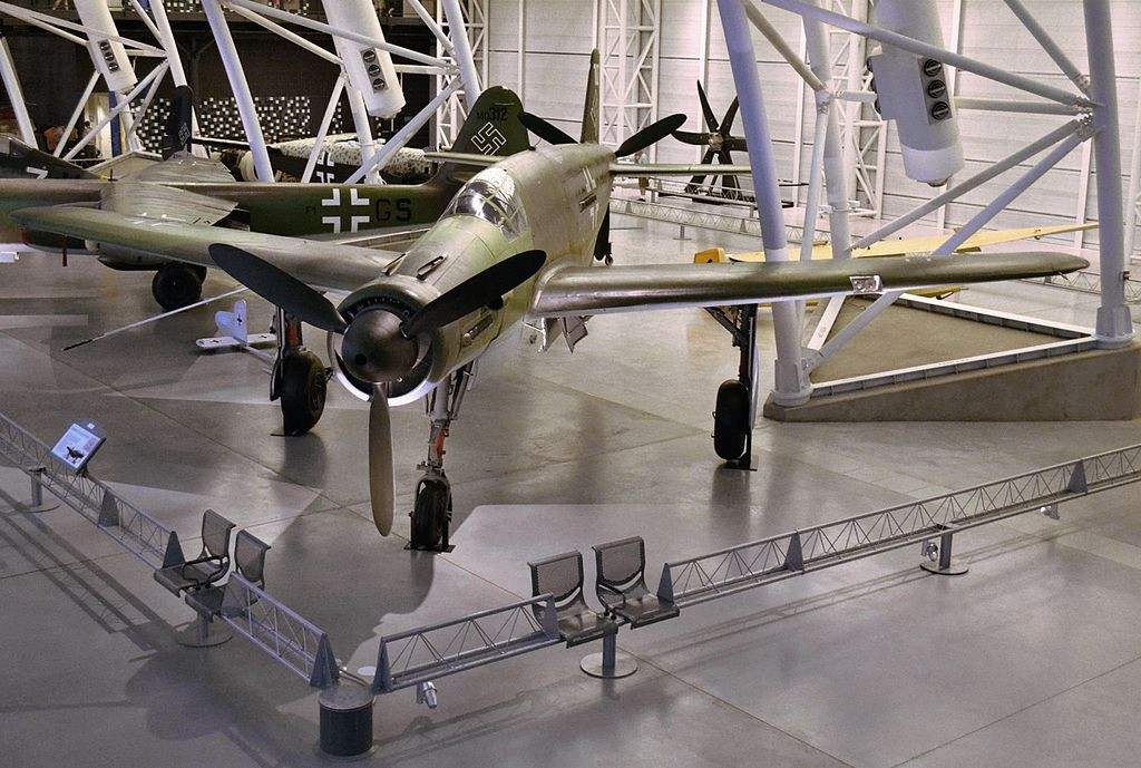 Sau chiến tranh, chỉ còn duy nhất một chiếc chiến đấu cơ Do 335 còn có thể bay được. Tuy vậy tới ngày nay, dường như không còn bất cứ chiếc Do 335 nào trên thế giới có thể bay được và chỉ còn đúng một chiếc duy nhất được trưng bày tại bảo tàng Không quân và Vũ trụ Đức. Nguồn ảnh: Warhistory.