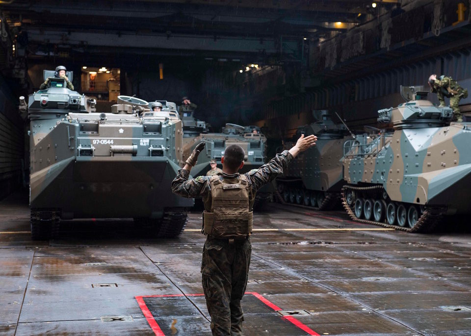 Đây là lần đầu tiên những binh lính Nhật Bản đặt chân ra nước ngoài kể từ sau Chiến tranh Thế giới thứ hai - điều này đã cho thấy nỗ lực "dọn đường" cho việc triển khai quân ra nước ngoài của Nhật Bản đã thành công một cách rực rỡ. Nguồn ảnh: BI.